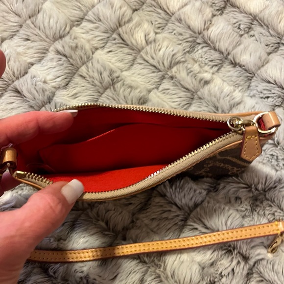 DOONEY & BOURKE, INC. LARGE WRISTLET WITH REMOVABLE STRAP - Picture 12 of 15